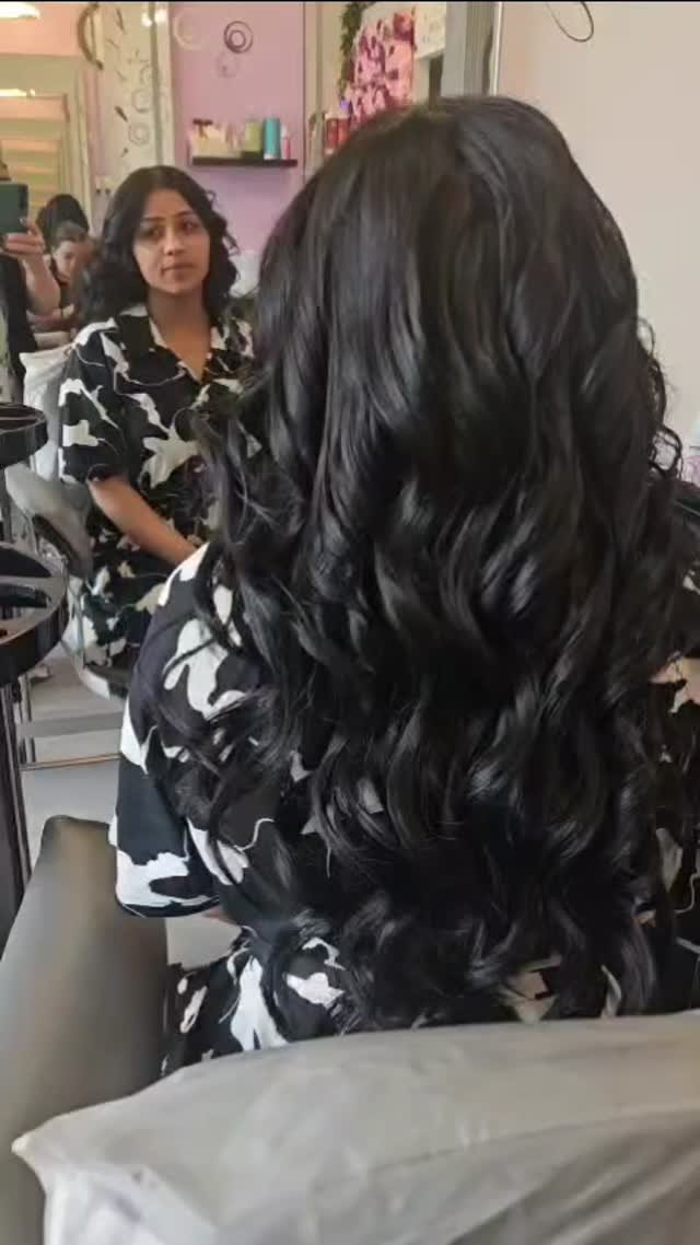 Signature Dark Curls & In-Salon Styling at Akestatica